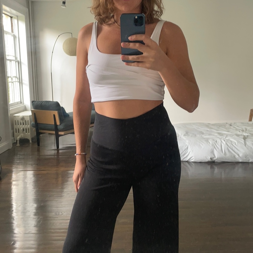 Silky leisure pants, high waisted and hip hugging